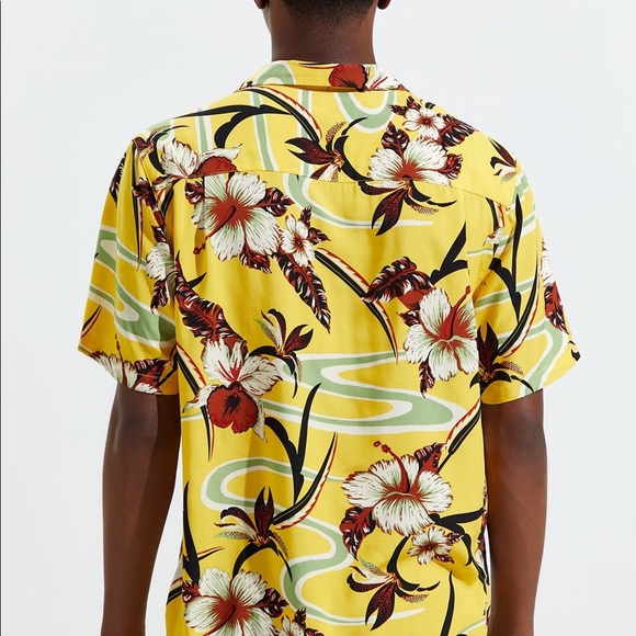 UO Tropical Rayon Short Sleeve Button-Down Shirt - Picture 5 of 13